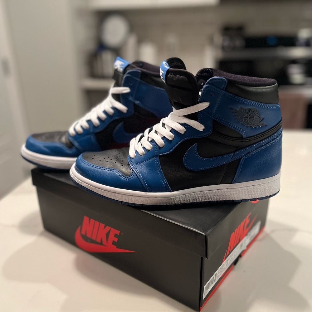 NIKE JORDAN 1 RETRO HIGH